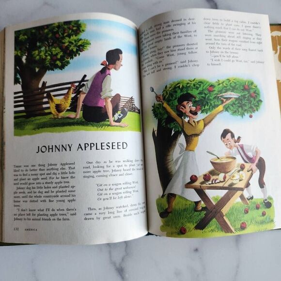 The wonderful worlds of Walt Disney vintage pine Green hardback 1965 America's - Picture 8 of 10